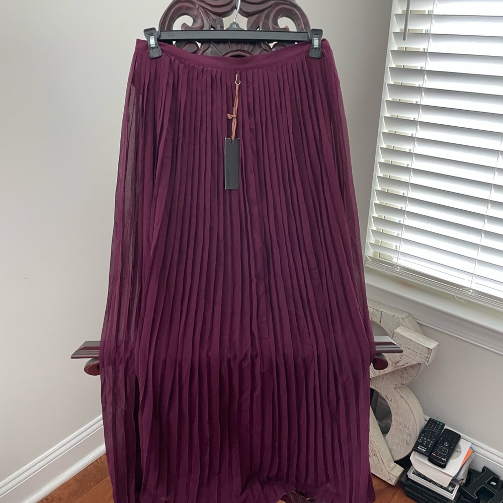 Brand new with tags Wilster pleated long skirt. Size Medium